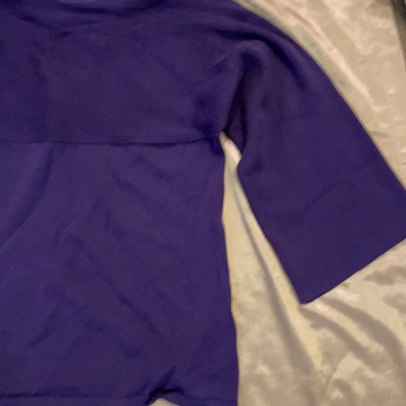 Beautiful purple sweater - Picture 3 of 6